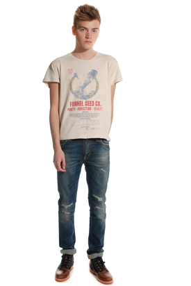 Levis: Box Fit Crew Funnel Tee