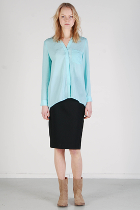 Noir & Blanc: V-neck Mint Shirt