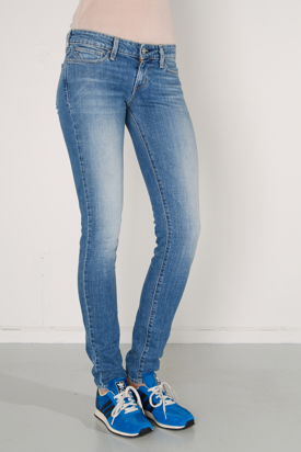 Levis: Bold Curve Skinny Troubled Blue