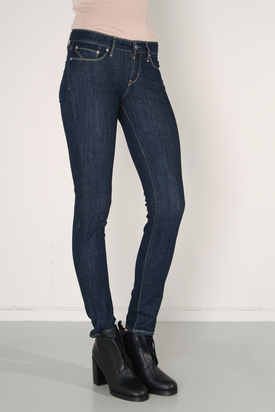 Levis: Bold Curve Skinny Clean Super