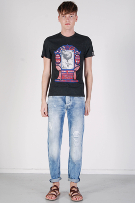 Levis: Standard Graphic Crew Coal Tee