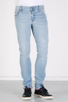 Cheap Monday: Tight Favorite Used