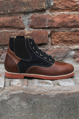 Gram: 398g Black/Brown Leather Combo
