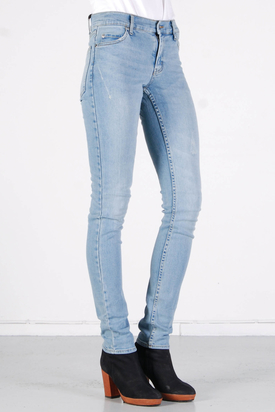 Cheap Monday: Tight Favorite Used