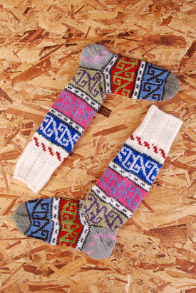 Yokiono: Handstickade Raggsockar